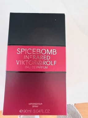 Viktor & Rolf Spicebomb Infrared Box - Red and Black